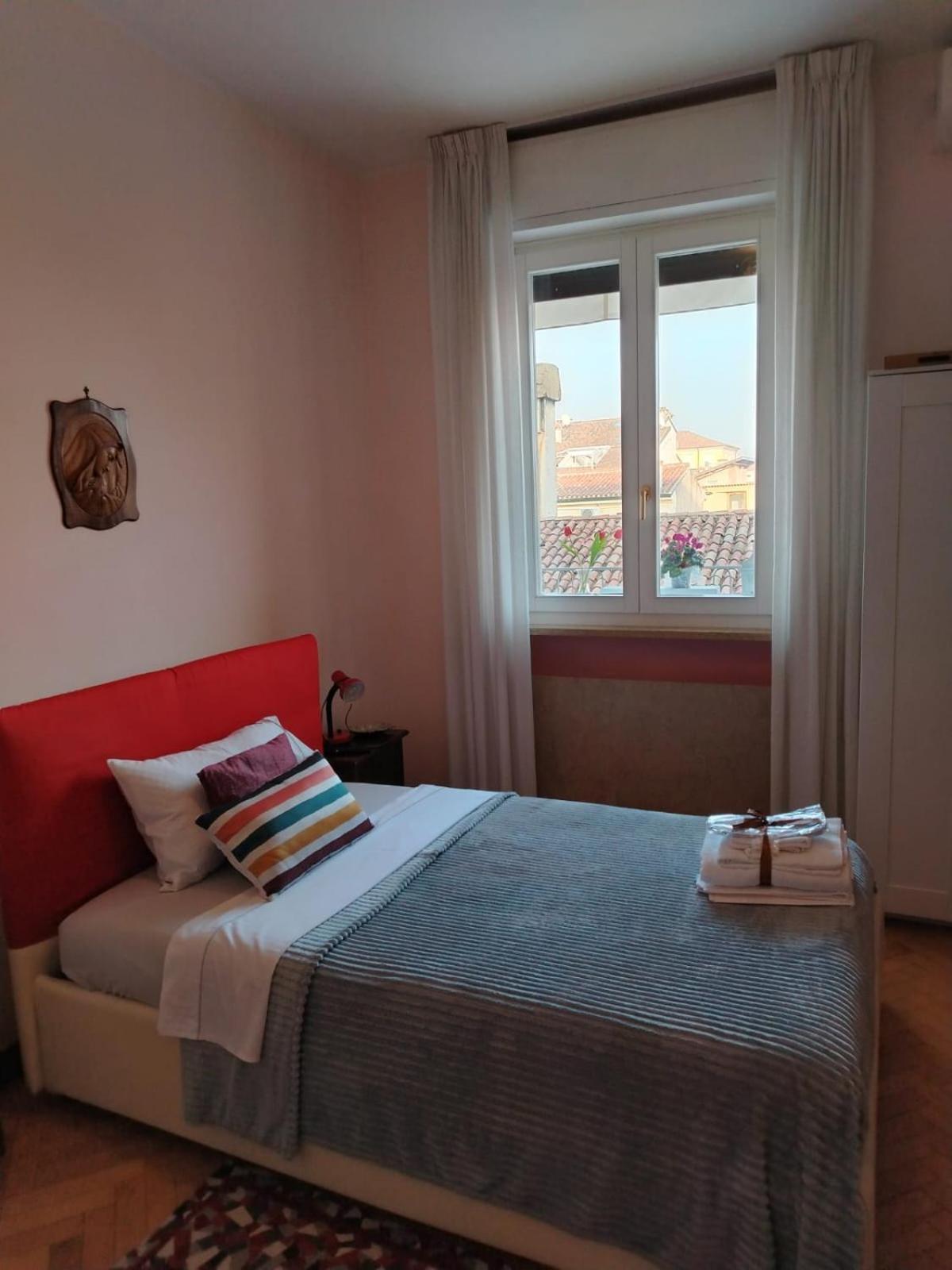 B&B Califano- 2 Leoni Βερόνα Εξωτερικό φωτογραφία
